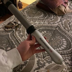 Beachwaver rotating curling iron